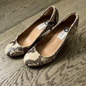 Lanvin snakeskin round toe 3” heels, size 38